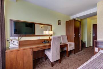 Фото номера Улучшенный одноместный номер Отель Hotel Beskid г. Новы-Сонч 3