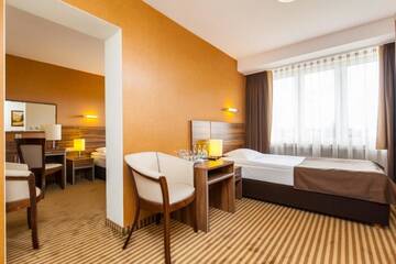 Фото номера Стандартный семейный номер Отель Hotel Beskid г. Новы-Сонч 4
