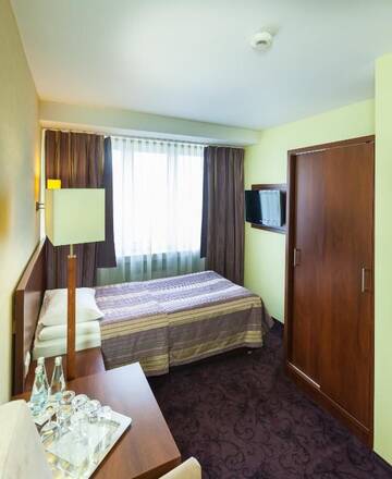 Фото номера Улучшенный семейный номер Отель Hotel Beskid г. Новы-Сонч 7