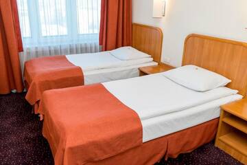 Фото номера Двухместный номер с 1 кроватью или 2 отдельными кроватями Отель Hotel Beskid г. Новы-Сонч 3