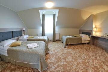 Фото номера Трехместный номер Делюкс Отель Hotel Panorama Nowy Sącz г. Новы-Сонч 5