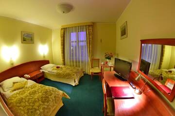 Фото номера Двухместный номер с 1 кроватью или 2 отдельными кроватями Отель Hotel Panorama Nowy Sącz г. Новы-Сонч 3