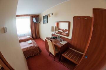 Фото номера Стандартный двухместный номер с 2 отдельными кроватями Отель Hotel Rypsówka г. Новы-Сонч 4